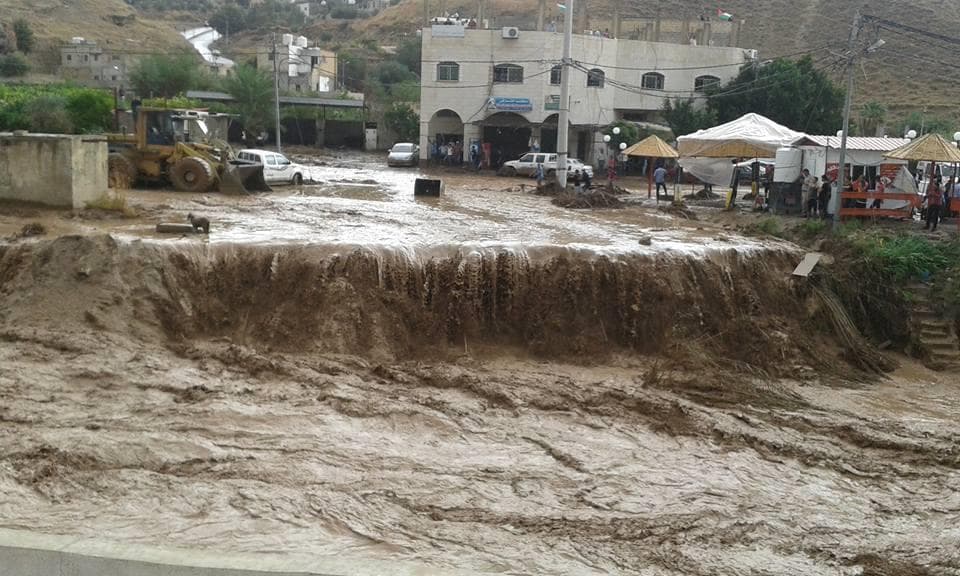 مصرع مسن بعدما حاصرته السيول بأزيلال شهدت جماعة أيت امحمد بإقليم أزيلال حادثة مؤ…