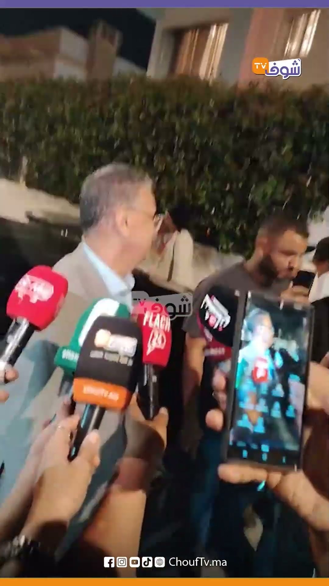 عبد اللطيف وهبي حلف مايجاوب الصحفيين على ’’كيفاش دازات المشاورات‘‘؟